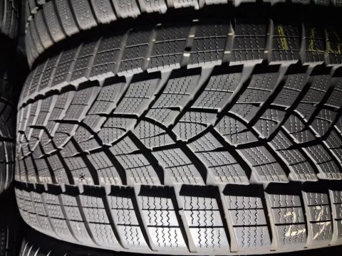 245/40 19 Goodyaer Ultra grip perfomance шини б/у зима Комплект , Пара