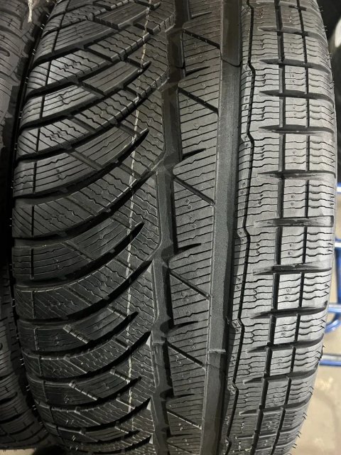 255/40/19 R19 Michelin Pilot Alpin PA4 4шт нові зима