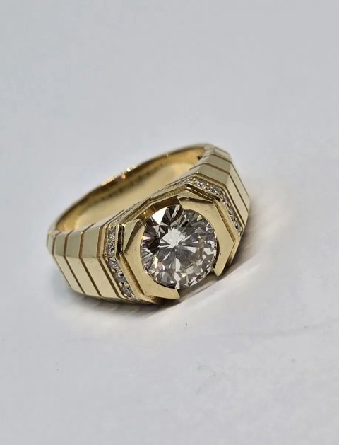 3,33 ct H/VS1 натарульний діамант, сертифікат. Золотий перстень 750 пр