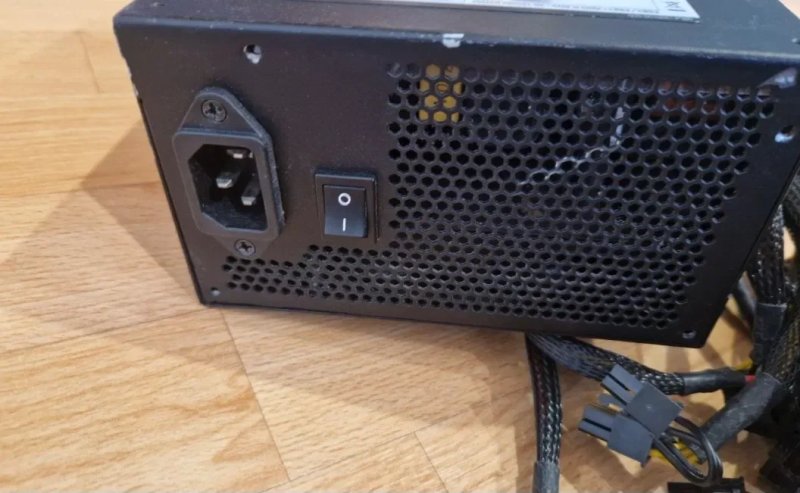 750w CORSAIR  Якісний брендовий Блок живлення Стан гарний — фото 3