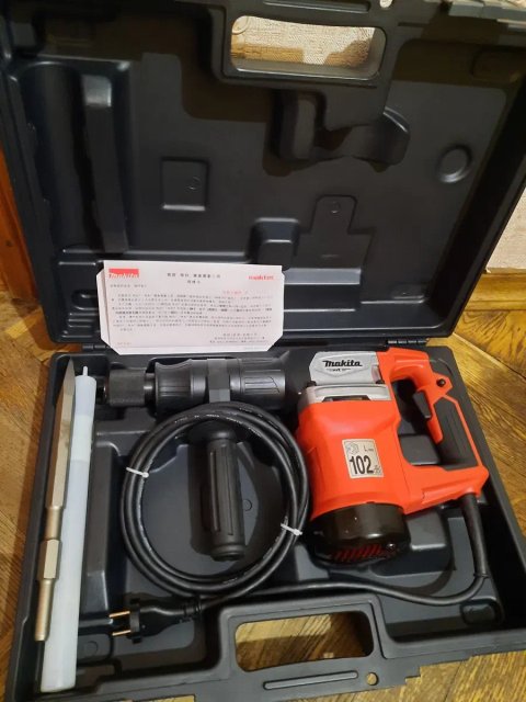 Абсолютно новий,оригінал!!Відбійний молоток Makita M8600,900вт,7.2дж,патрон HEX-17мм