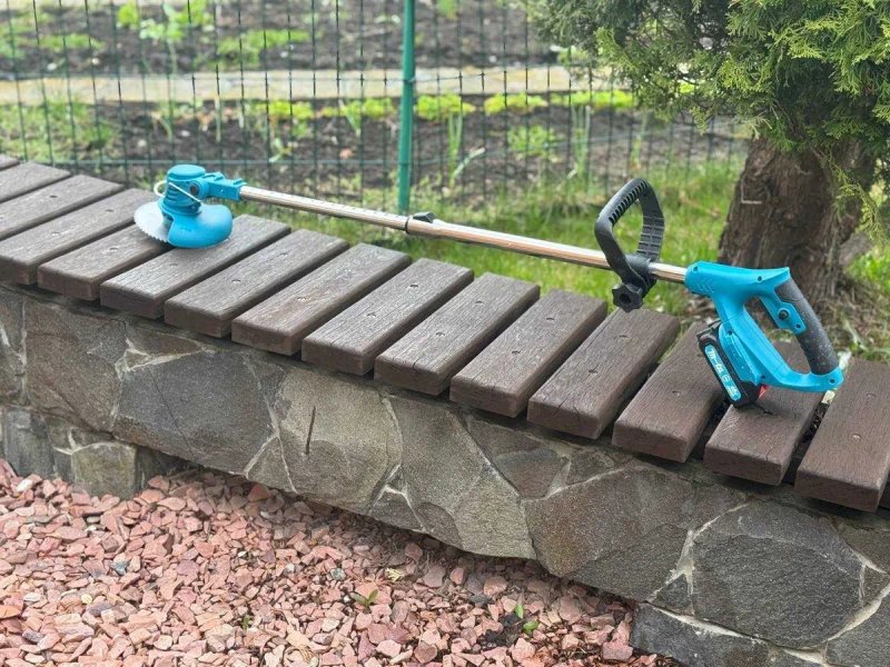 Аккумуляторная газонокосилка на аккумуляторе беспроводная Makita. Триммер для травы. Коса Макита — фото 4