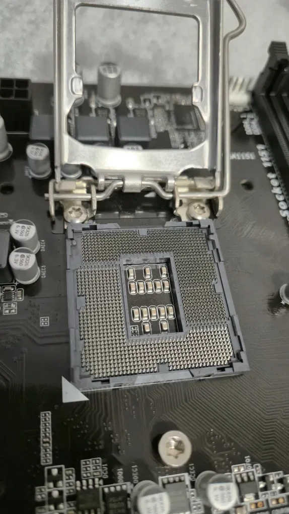 АКЦІЯ! Материнська плата Gigabyte GA-H110M-H з процесором Intel Core i3-7100, s1151, ddr4, HDMI VGA, mATX — фото 4