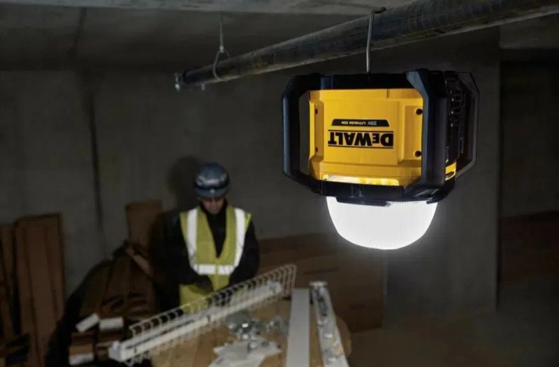 Акумуляторний прожектор,фонарь,лампа DEWALT DCL074 20V — фото 3