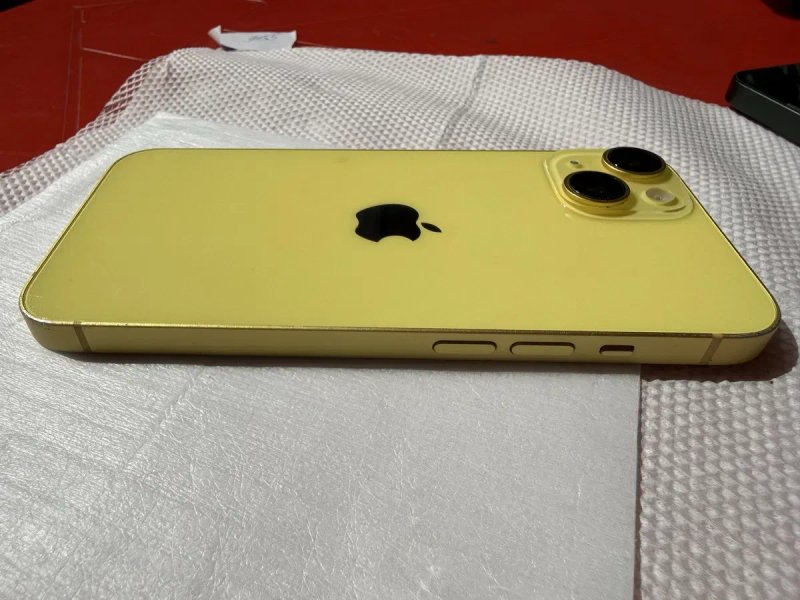 Apple iphone 14 256gb yellow — фото 4