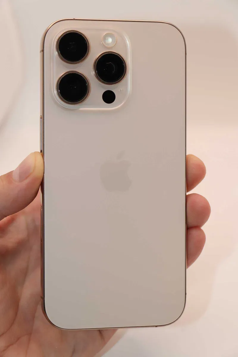 Apple iPhone 16 Pro 256GB Desert Titanium, ідеальний стан,заблокований по Icloud! На запчастини! — фото 2