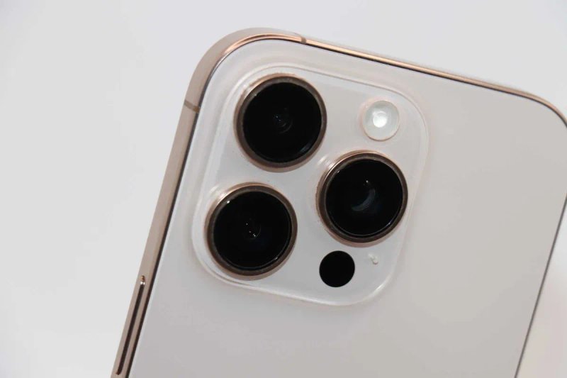 Apple iPhone 16 Pro 256GB Desert Titanium, ідеальний стан,заблокований по Icloud! На запчастини! — фото 3