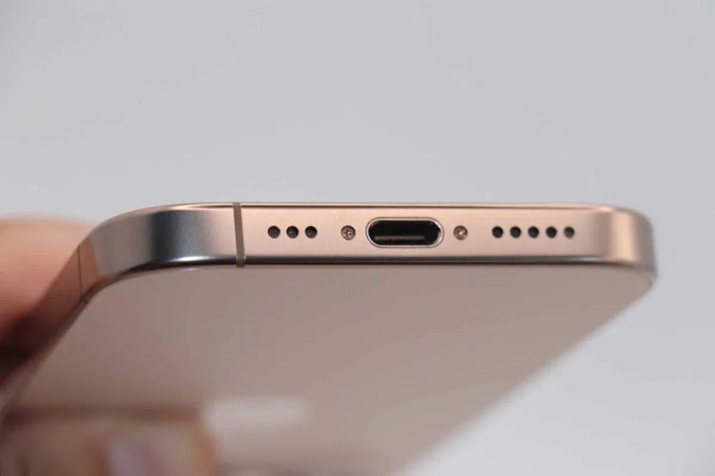 Apple iPhone 16 Pro 256GB Desert Titanium, ідеальний стан,заблокований по Icloud! На запчастини! — фото 5