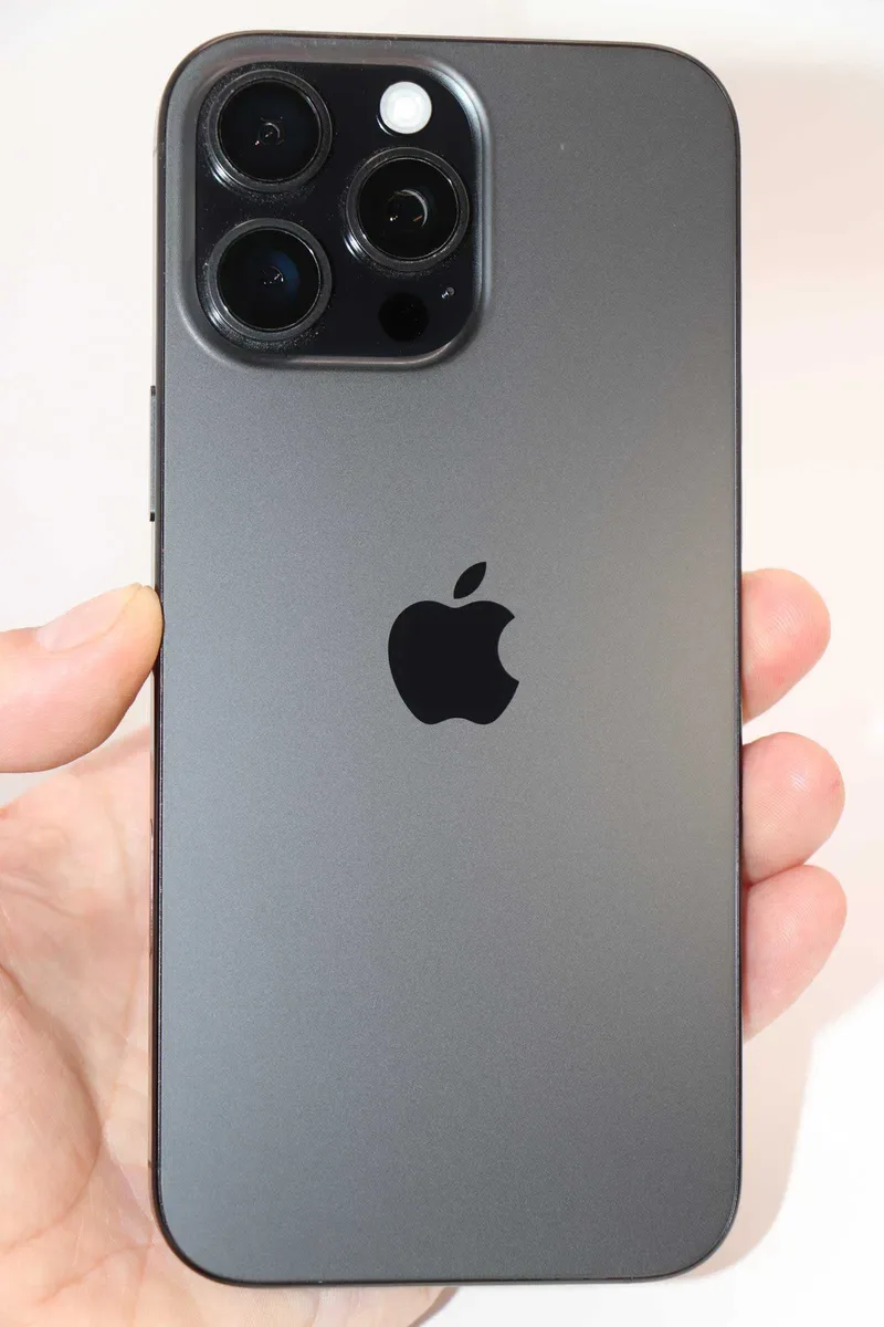 Apple iPhone 16 Pro Max 256GB Black Titanium, ідеальний стан! заблокований по Icloud!На запчастини — фото 2
