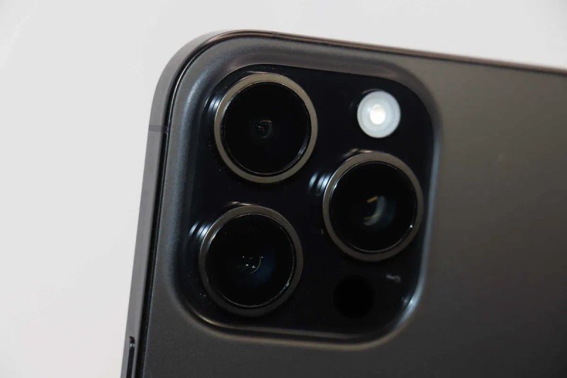 Apple iPhone 16 Pro Max 256GB Black Titanium, ідеальний стан! заблокований по Icloud!На запчастини — фото 3