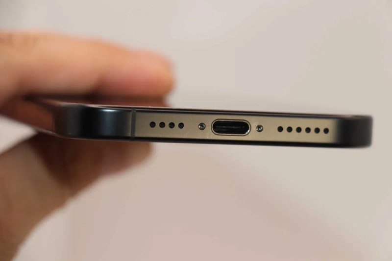 Apple iPhone 16 Pro Max 256GB Black Titanium, ідеальний стан! заблокований по Icloud!На запчастини — фото 5