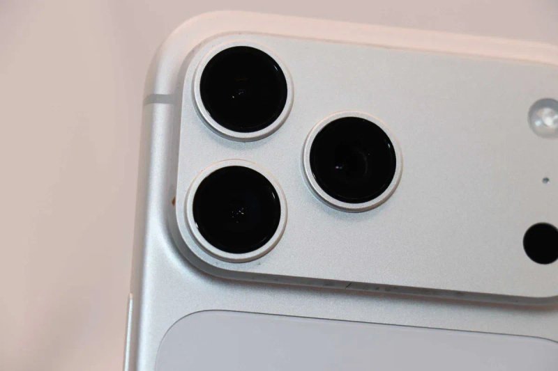 Apple iPhone 17 Pro Max 1TB Silver, стан НОВОГО! Neverlock ! АКБ 100%! Фізична Сім! — фото 3