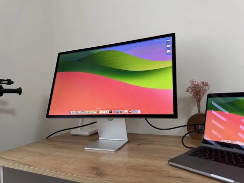 Apple Studio Display 27 Inch 5K Retina Tilt-Adjustable Stand Nano-Texture Glass