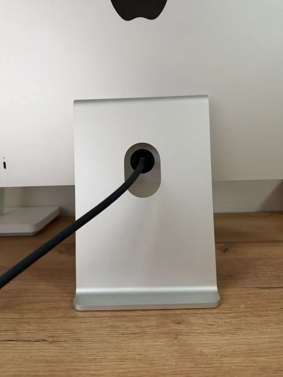 Apple Studio Display 27 Inch 5K Retina Tilt-Adjustable Stand Nano