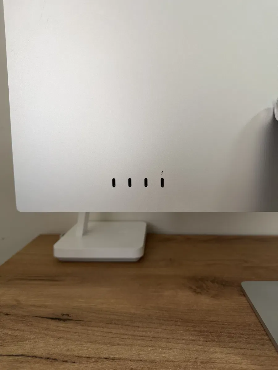Купити Apple Studio Display 27 Inch 5K Retina Tilt-Adjustable
