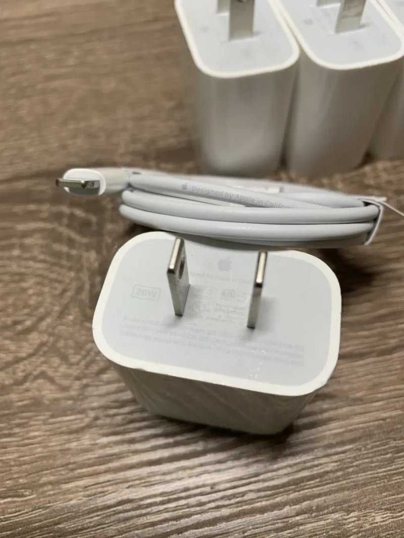 Apple USB-C 20w A2305 зарядка для Iphone Оригінальний блок живлення — фото 3