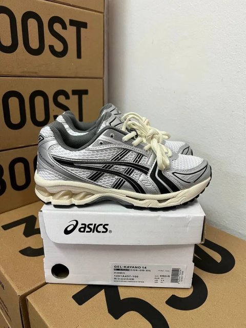 Asics Gel-Kayano 14 White Silver Black трендові жіночі кросівки асікс гель кайано 14
