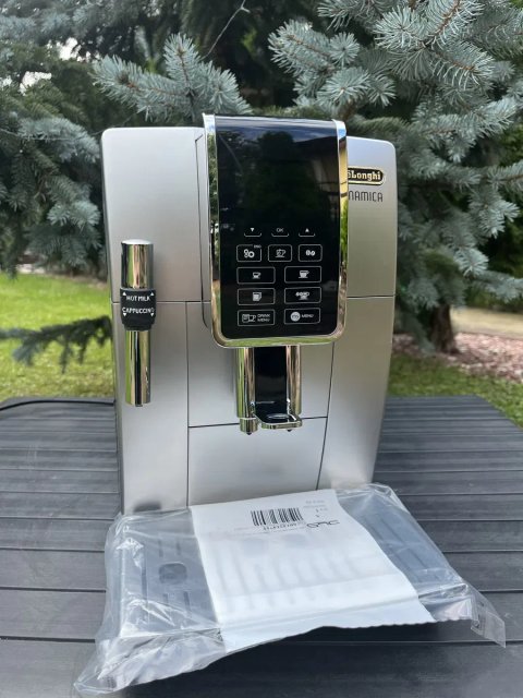 Автоматична кавомашина Delonghi Dinamica гарантія 6 місяців. Пробіг усього 50 чашок