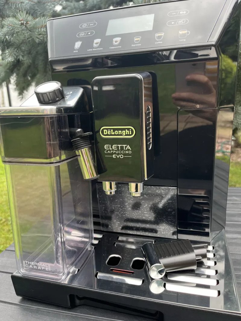 Автоматична кавомашина Delonghi Eletta EVO 2022 рік  гарантія 6 місяців. Пробіг 2200 чашок — фото 2