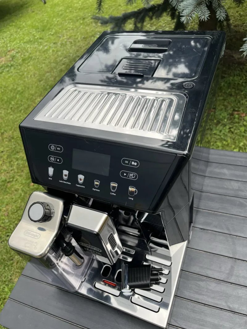 Автоматична кавомашина Delonghi Eletta EVO 2022 рік  гарантія 6 місяців. Пробіг 2200 чашок — фото 3