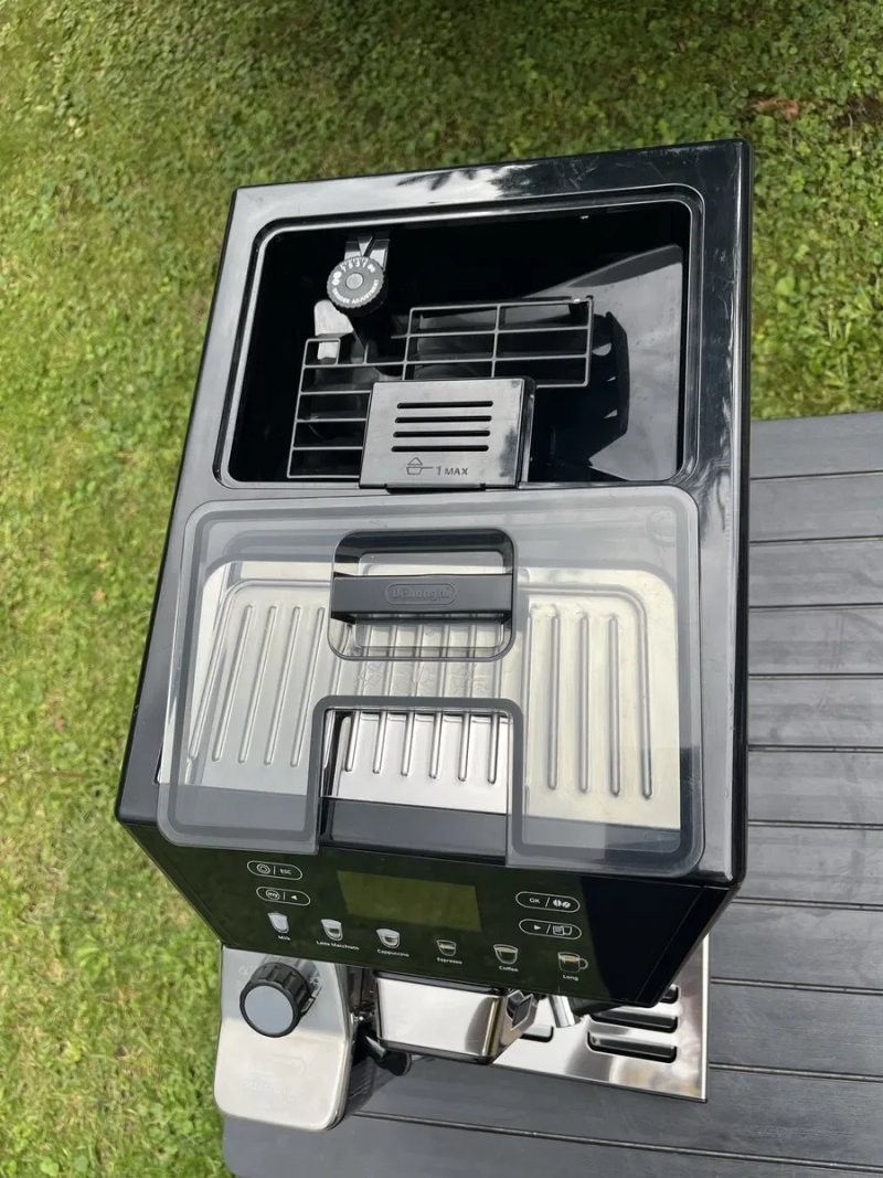 Автоматична кавомашина Delonghi Eletta EVO 2022 рік  гарантія 6 місяців. Пробіг 2200 чашок — фото 4