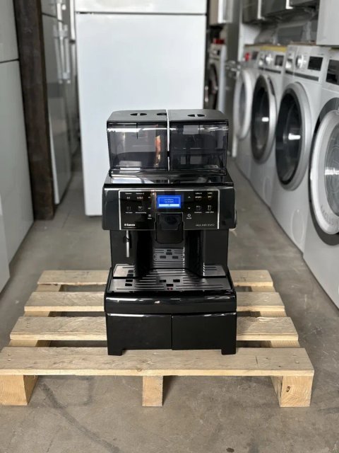 Автоматична кавомашина Saeco SUP040 E O — еспресо й гарячі напої