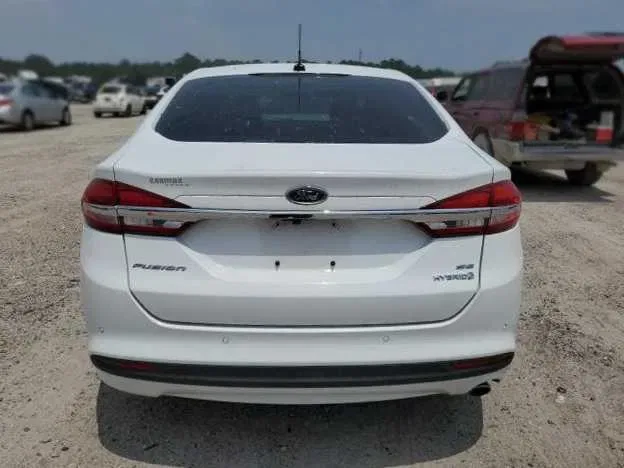 Автомобіль Ford Fusion Hybrid 2017 року з США — фото 4