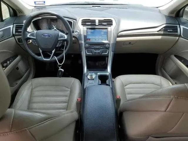 Автомобіль Ford Fusion Hybrid 2017 року з США — фото 8