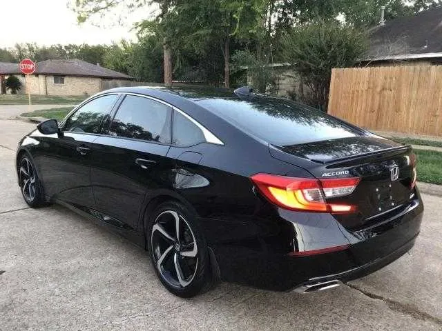 Автомобіль HONDA ACCORD 2018 року з США — фото 2