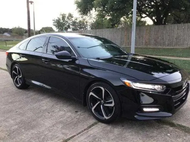 Автомобіль HONDA ACCORD 2018 року з США — фото 3