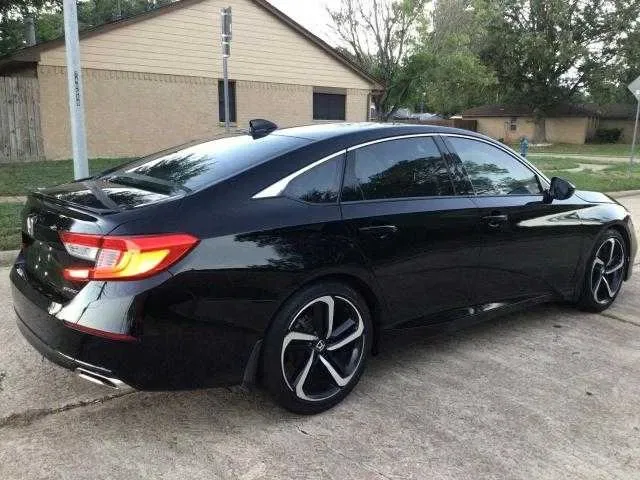 Автомобіль HONDA ACCORD 2018 року з США — фото 4