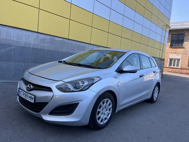 Автомобіль Hyundai i30 2013 року  Двигун: 1.4 дизель Коробка передач: 6-ступенева механічна — фото 2