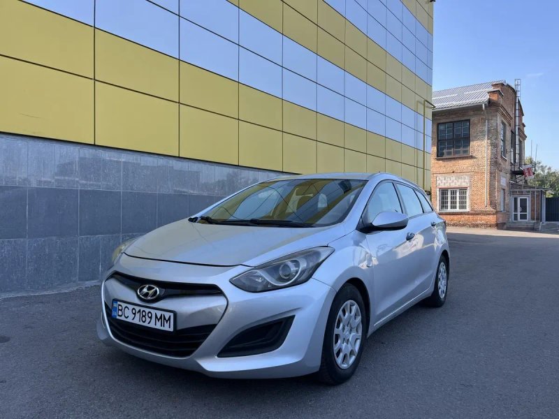 Автомобіль Hyundai i30 2013 року  Двигун: 1.4 дизель Коробка передач: 6-ступенева механічна — фото 3