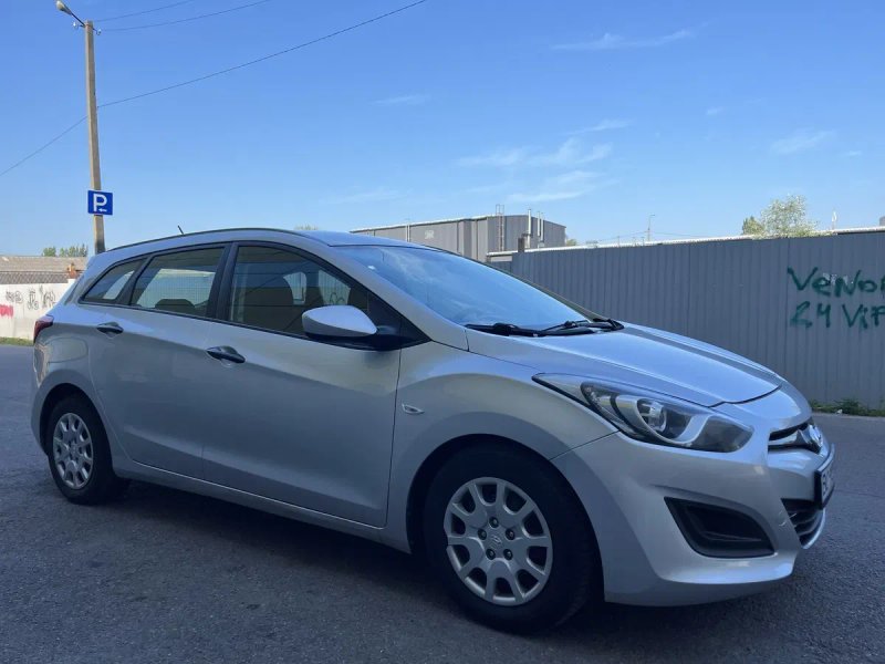 Автомобіль Hyundai i30 2013 року  Двигун: 1.4 дизель Коробка передач: 6-ступенева механічна — фото 5