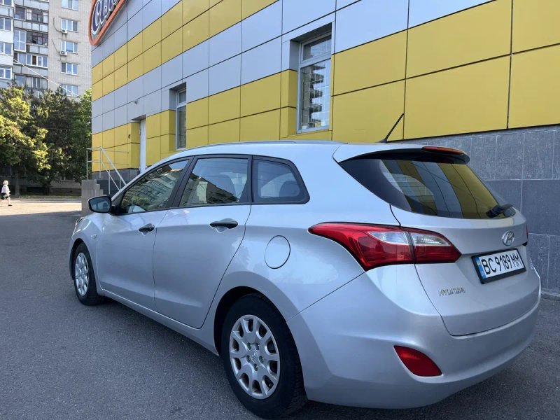 Автомобіль Hyundai i30 2013 року  Двигун: 1.4 дизель Коробка передач: 6-ступенева механічна — фото 6