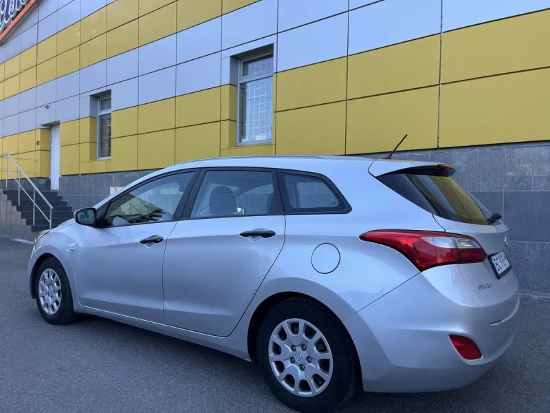 Автомобіль Hyundai i30 2013 року  Двигун: 1.4 дизель Коробка передач: 6-ступенева механічна — фото 7