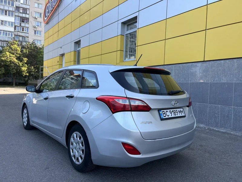 Автомобіль Hyundai i30 2013 року  Двигун: 1.4 дизель Коробка передач: 6-ступенева механічна — фото 8