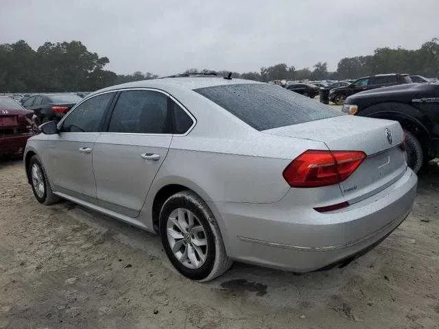 Автомобіль Volkswagen Passat S 2016 року з США — фото 3