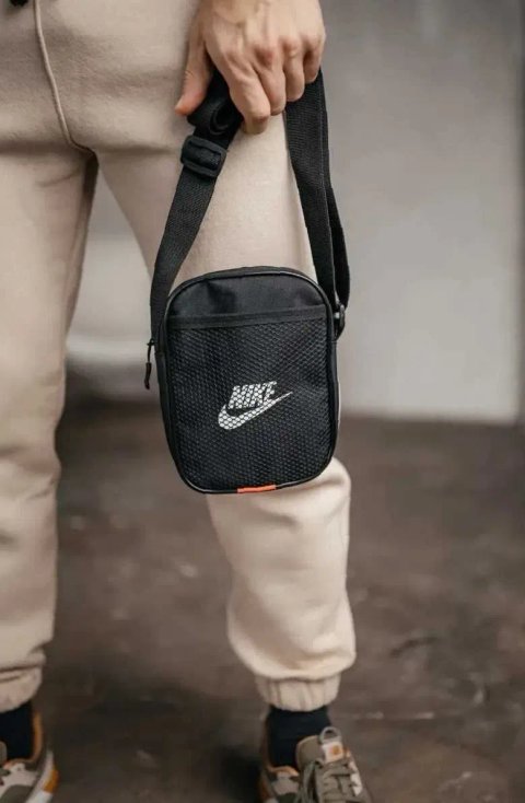 Барсетка Nike чорна чоловіча - компактна, 3 кишені, через плече