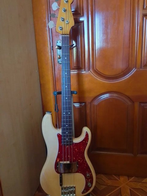 Бас-гитара  Olympic White Fender Precision Bass PB-62 87 Japan