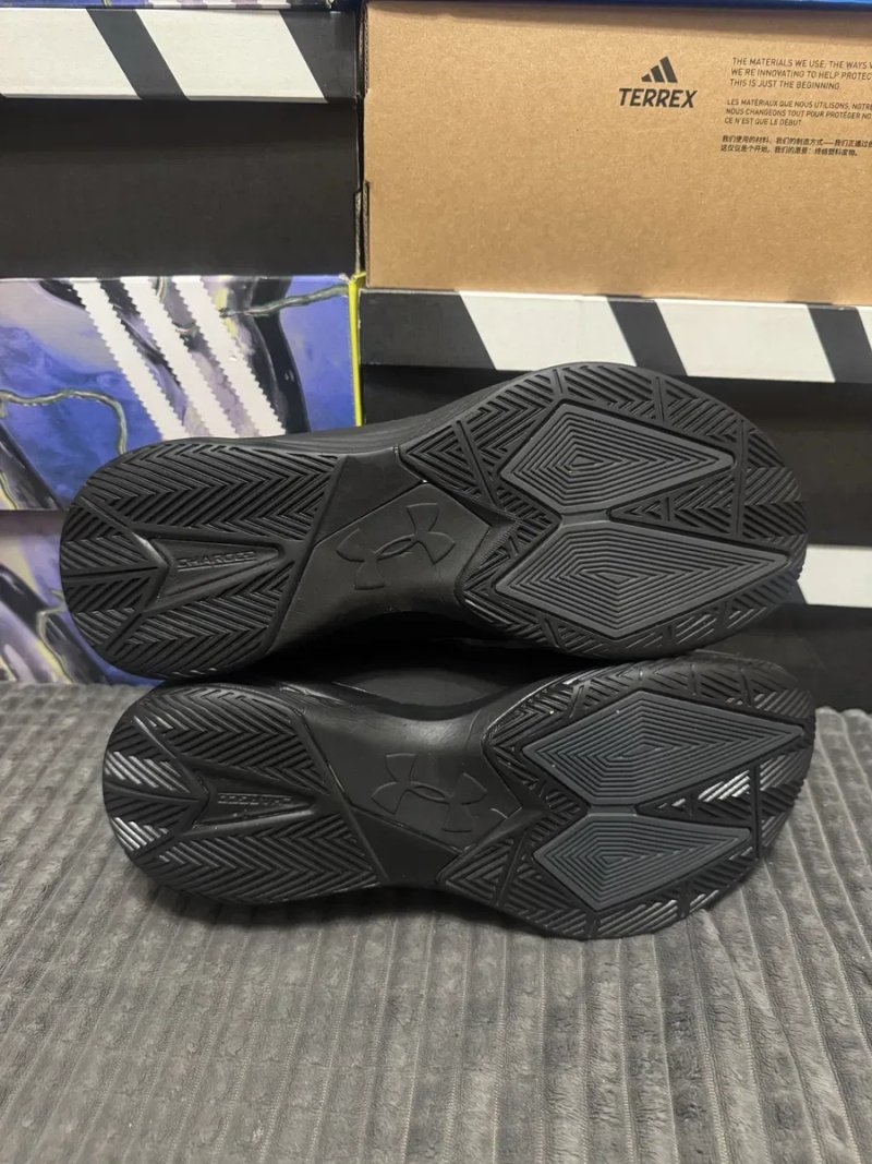 Баскетбольні кросівки Under Armour Get B Zee 46(30см) оригінал — фото 7