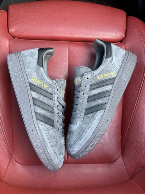 (БЕЗ ПЕРЕДОПЛАТИ) Adidas Handy Spezial Grey Black адідас спеціал сірі з чорним замшеві кросівки з бежевою гумовою підошвою