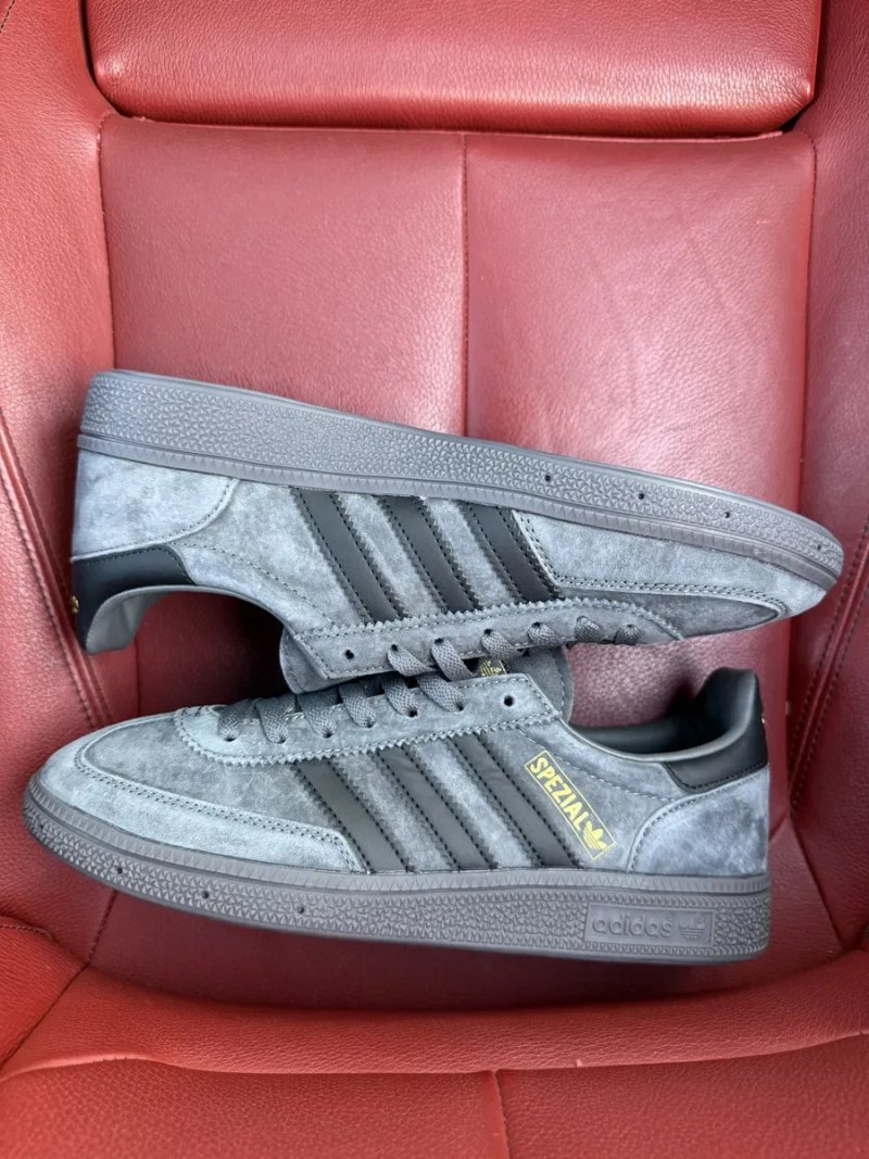 (БЕЗ ПЕРЕДОПЛАТИ) Adidas Handy Spezial Grey Black адідас спеціал сірі з чорним замшеві кросівки з бежевою гумовою підошвою — фото 2