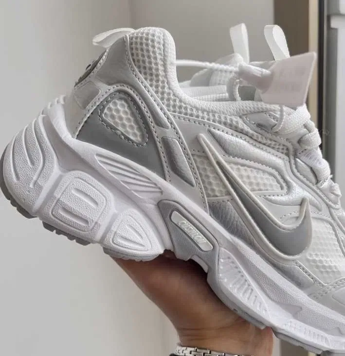 (БЕЗ ПЕРЕДОПЛАТИ) Nike V5K White Silver найк вомеро в5к білі зі сріблястим кросівки сітка — фото 2