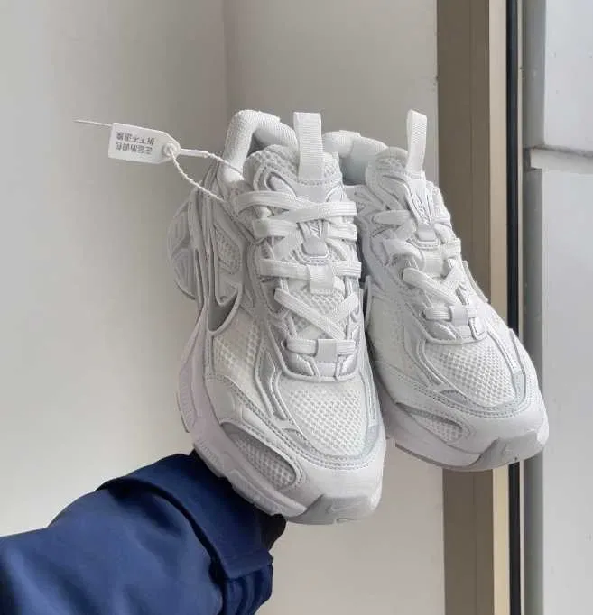(БЕЗ ПЕРЕДОПЛАТИ) Nike V5K White Silver найк вомеро в5к білі зі сріблястим кросівки сітка — фото 4