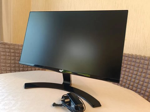 Безрамковий монітор LG 22MP68VQ/ips/hdmi/vga/