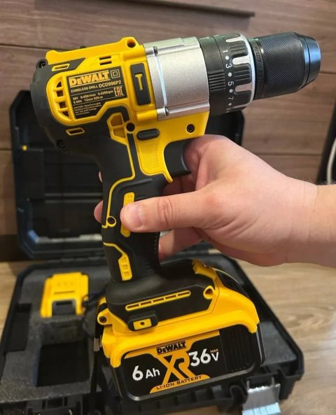 Безщітковий Ударний  шуруповерт DeWALT 36V 6AH металевий патрон 13мм