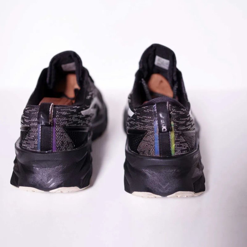 Бігові кросівки Asics Gel Novablast 2 45 розмір оригінал чудовий стан — фото 4