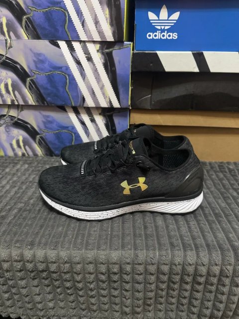 Бігові кросівки Under Armour Charged Bandit 3 40,5(26см) оригінал
