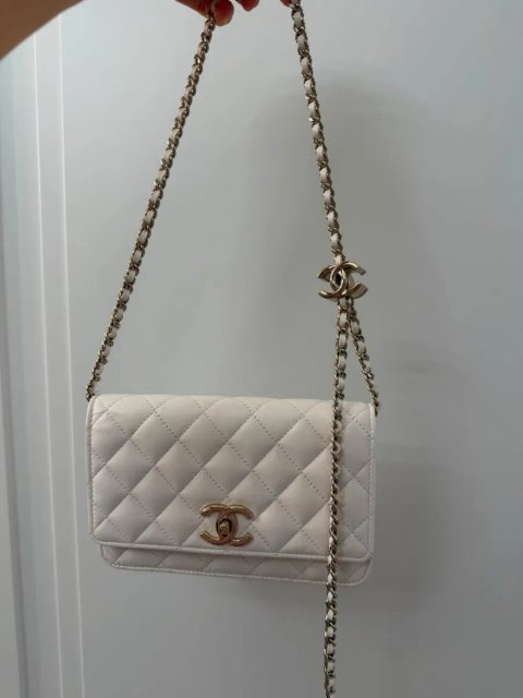 Біла сумочка Chanel
